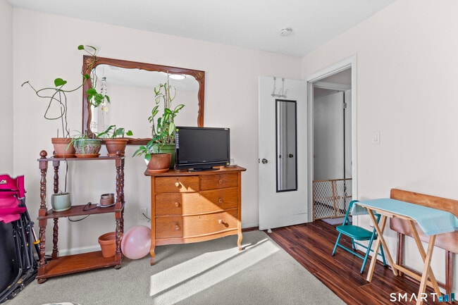 Building Photo - 140 Thompson St