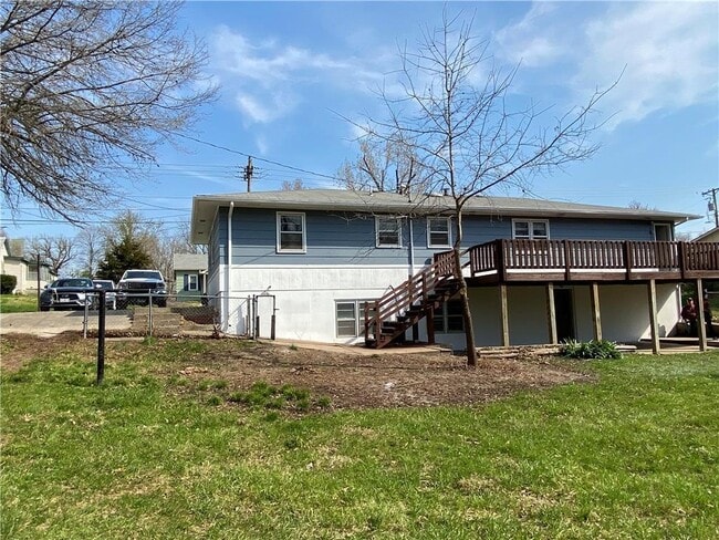 Building Photo - 704 E Culton St