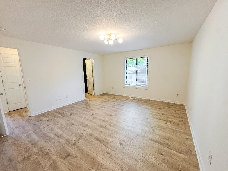 Building Photo - 12502 NE 19th St