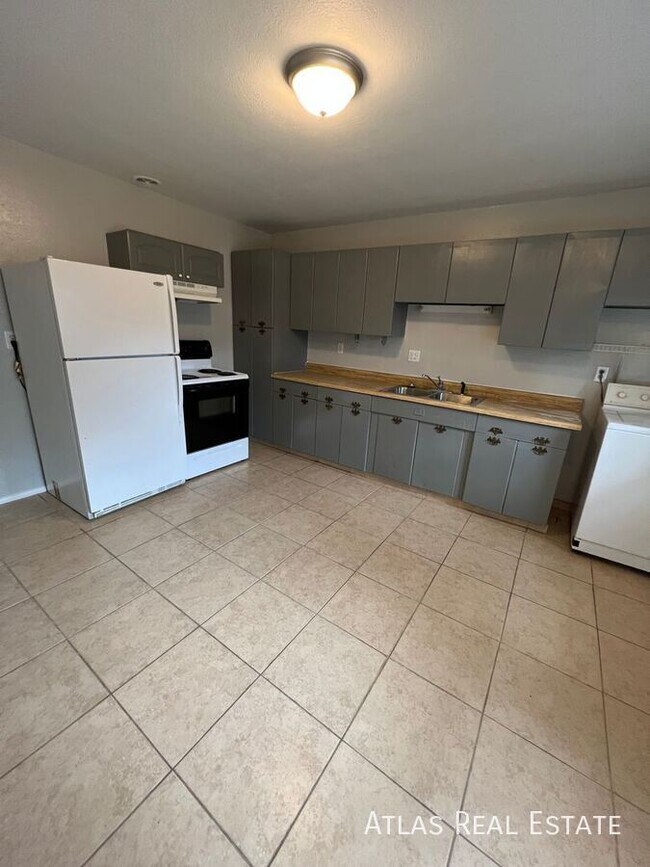 Building Photo - 2509 Wood Ave