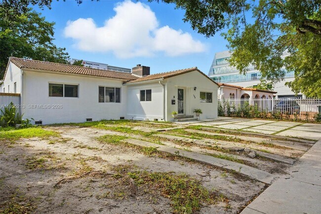 Building Photo - 104 SW 40th Ave