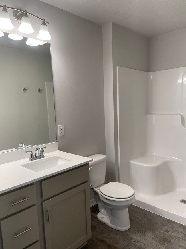 Building Photo - 3 bedroom 3 bathroom Single-Family Home in...