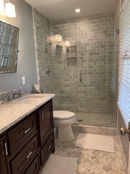 Building Photo - 4044 Emma Ln NE