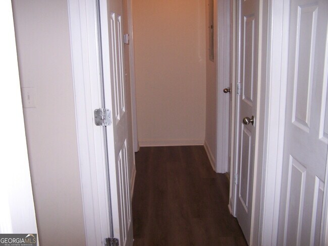 Building Photo - 102 Cameron Way