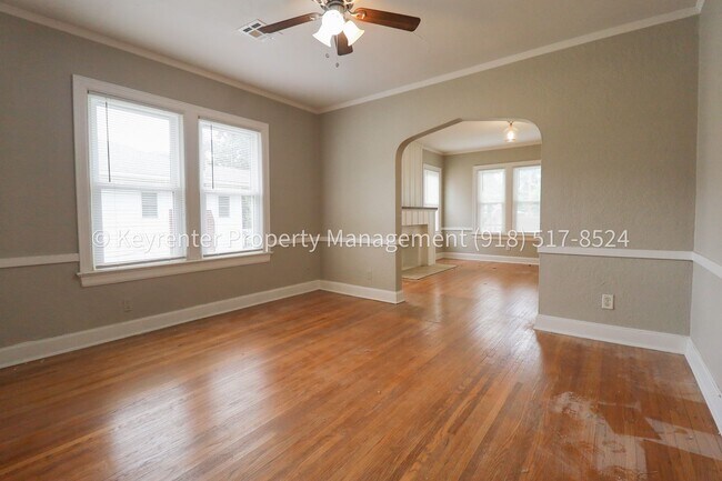 Building Photo - Beautifully Redone 1 Bedroom Duplex! Available for Immediate Move in!