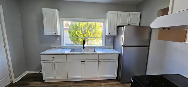 Building Photo - NEW LISTING!!! 3 Bedroom House - MOVE IN SPECIAL