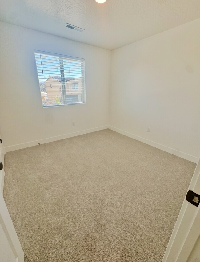 Building Photo - 5719 S Weehawken Ln