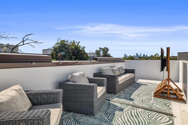 Building Photo - 2222 Moser Ave