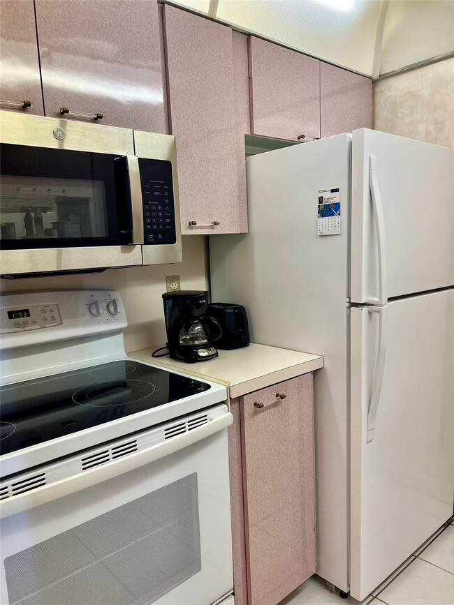 Building Photo - 111 Briny Ave