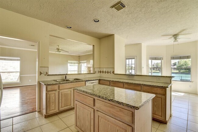 Building Photo - 6818 Portuguese Bend Dr