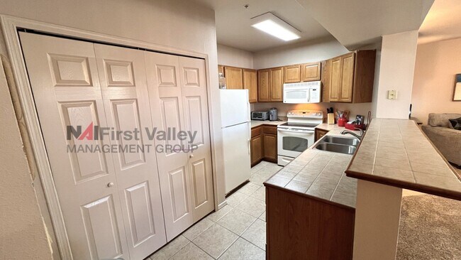 Building Photo - 1 Bedroom, 1 Bath Executive