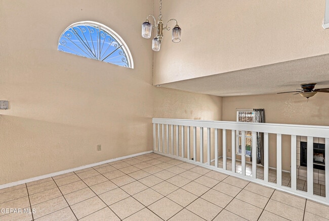 Building Photo - 4645 Loma De Plata Dr