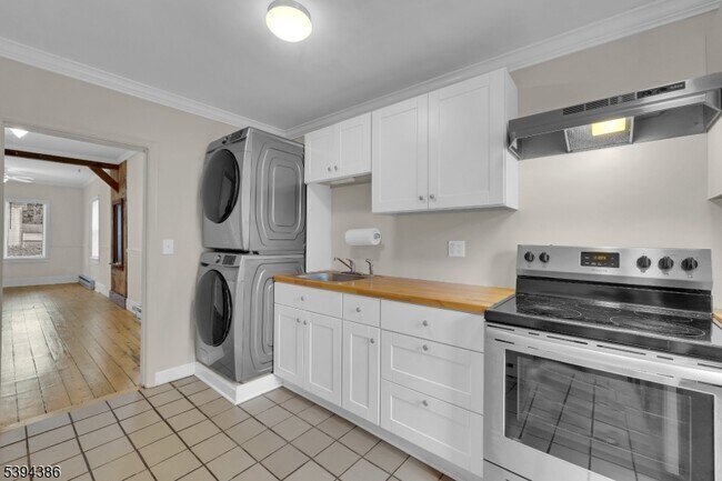 Building Photo - 16 Schooleys Mountain Rd