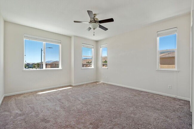 Building Photo - Welcome to this beautiful Carson City townhome available for rent