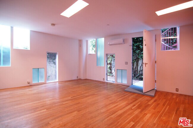 Building Photo - 116 Pacific Ave