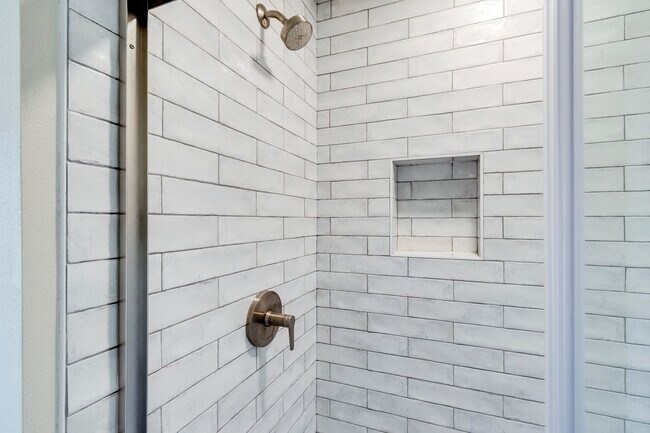 Building Photo - 7223 University Ave