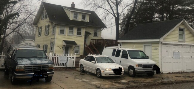 Building Photo - 2920 E Cold Spring Ln