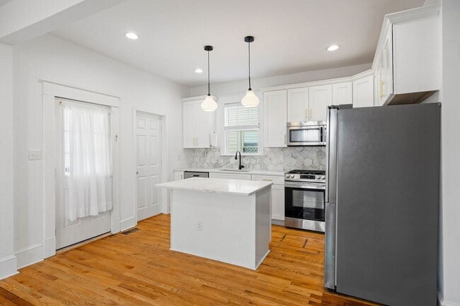 Building Photo - Spacious Corner-Lot Home on Carolina Ave