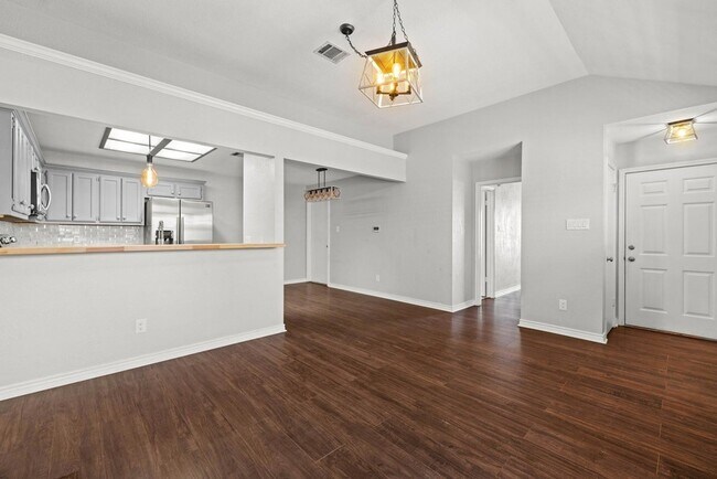 Building Photo - 820 Mica Ln