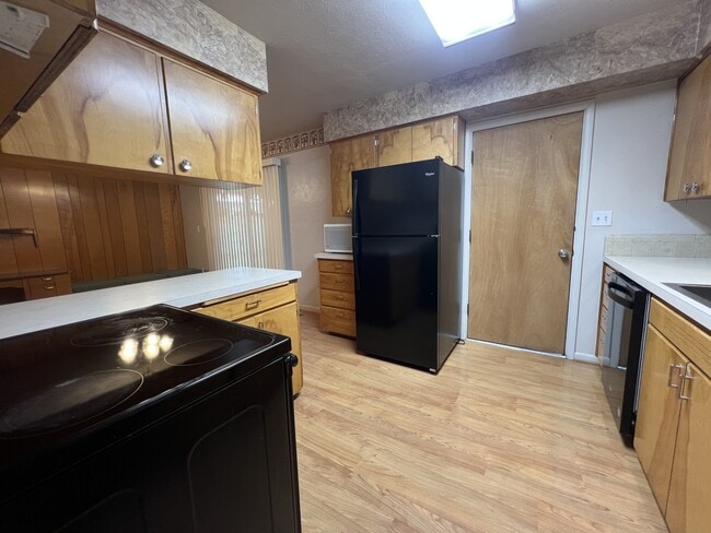 Building Photo - 1345 SE Madison St