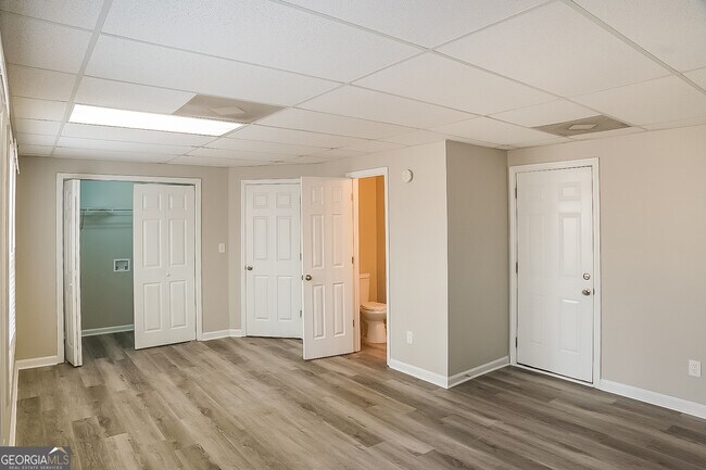 Building Photo - 100 Creekside Cir
