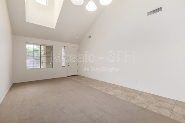 Building Photo - 2656 E Boston St
