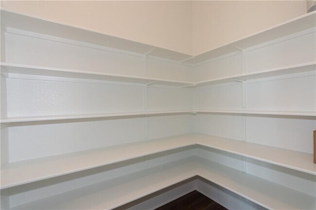 Building Photo - 3300 Scenic Valley Dr