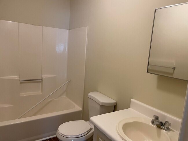 Building Photo - 697 Fox Haven Dr