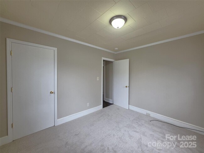 Building Photo - 92 Lawndale Ave SE