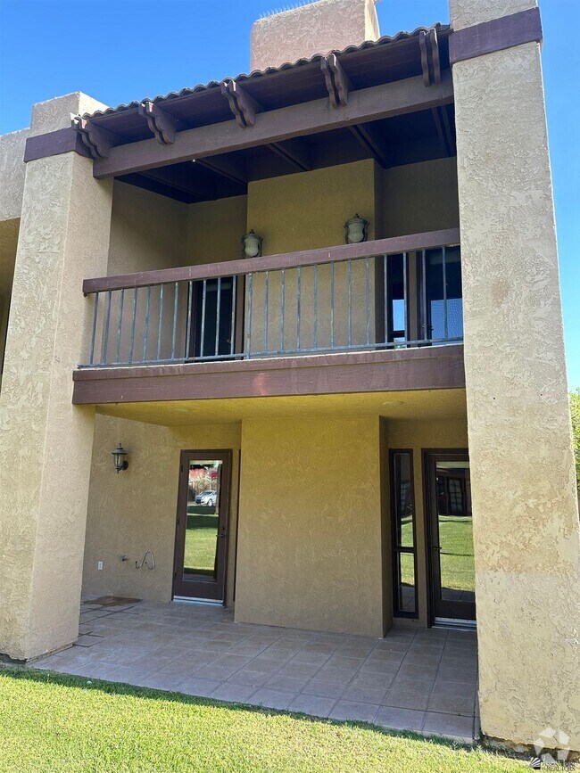 Building Photo - 800 E Country Club Dr