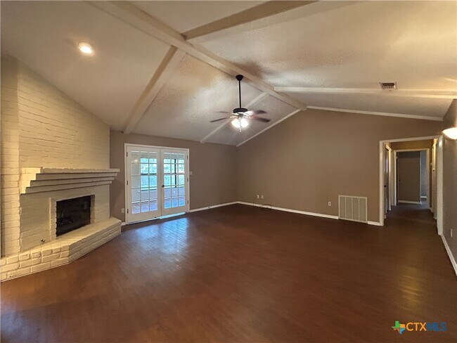 Building Photo - 826 Timber Dr