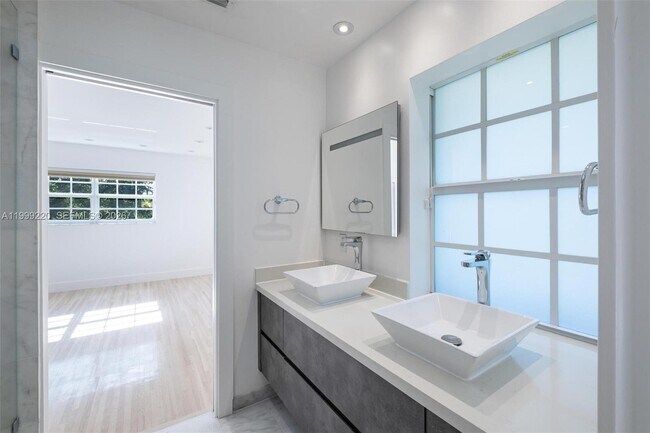 Building Photo - 11401 SW 72nd Pl