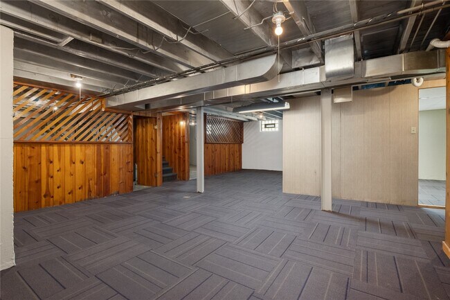 Building Photo - 17 Valley Dr