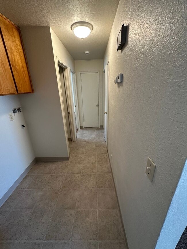 Building Photo - 1370will