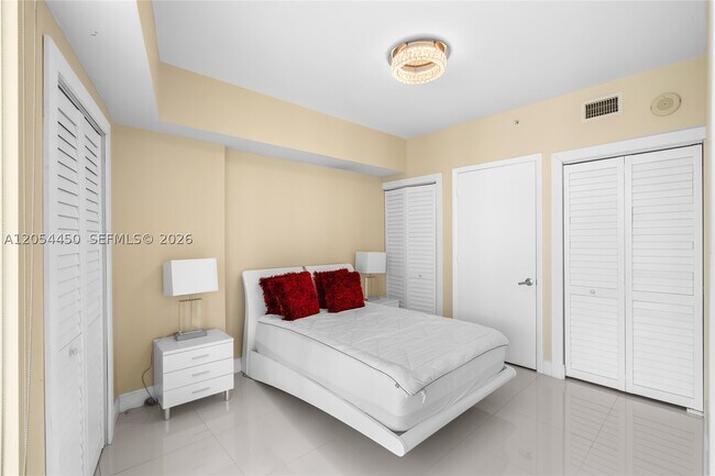 Building Photo - 350 S Miami Ave