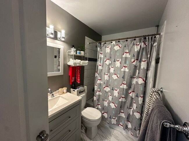 Building Photo - 250 Devere Way