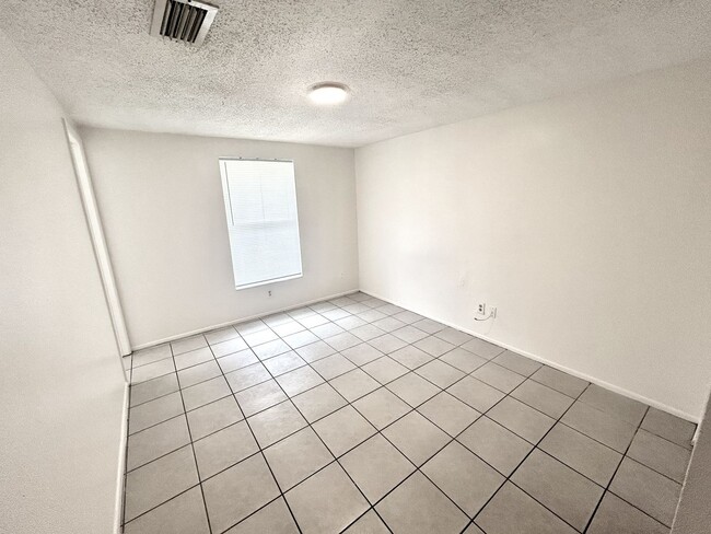 Building Photo - 5723-5725 9th Street Circle East