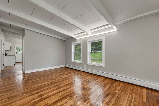 Building Photo - 175 Pleasant St