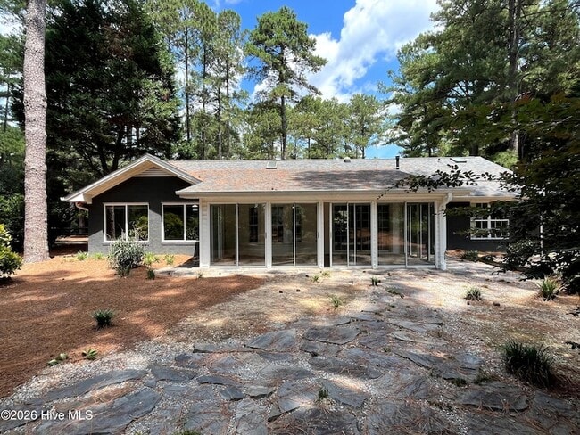 Building Photo - 27 Birdie Dr