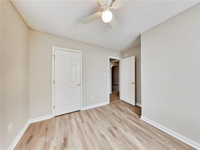 Building Photo - 729 Cooper St SW