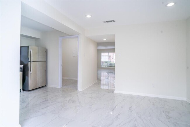 Building Photo - 6404 Olympia Dr