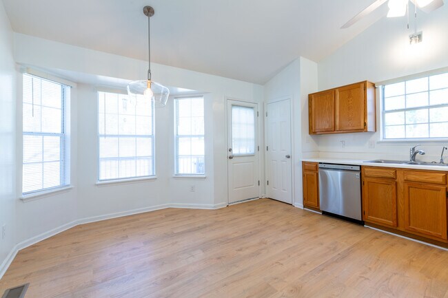 Building Photo - 304 Holly Pines Ct