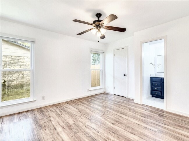 Building Photo - Charming 4BR / 2BA Home Featuring Fireplace, White Cabinets & Big Tree