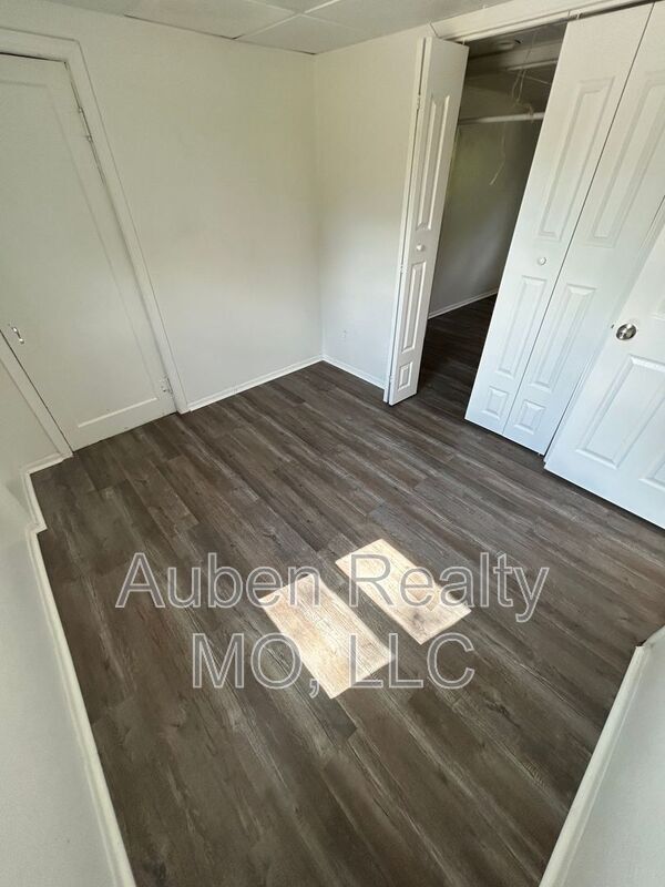 Building Photo - 16012 E T C Lea Rd