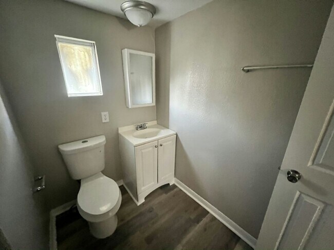 Building Photo - 54 Tower Manor Cir W