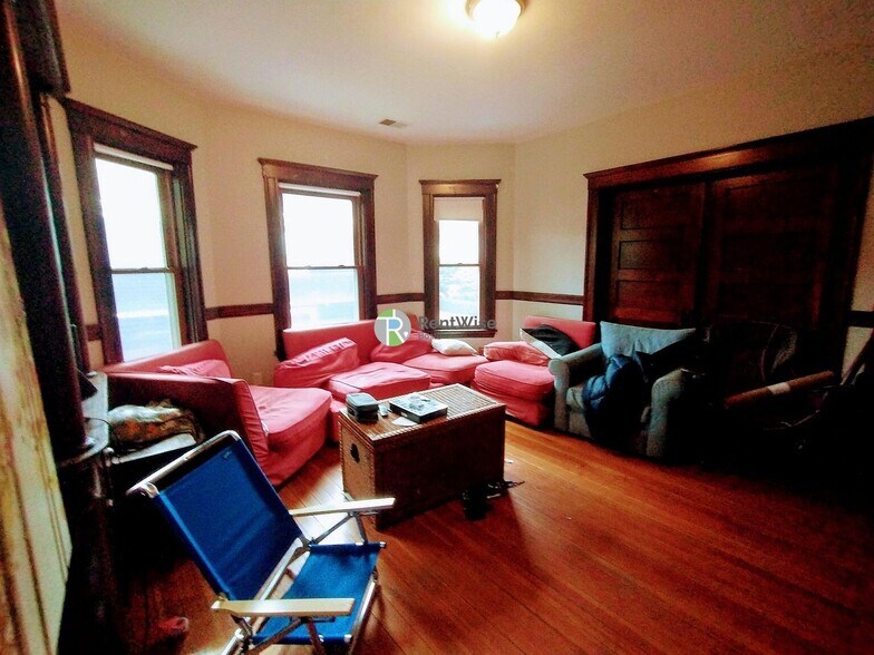 Building Photo - 89 Winthrop St