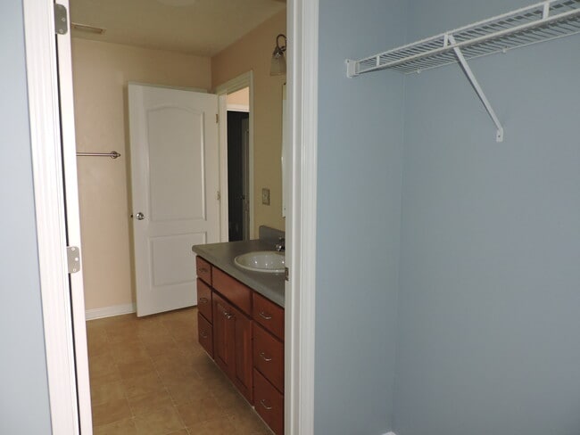 Building Photo - 121 Half Acre Ln
