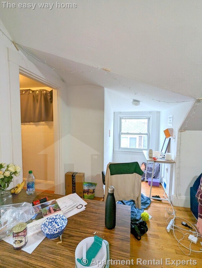 Building Photo - 44 Central St