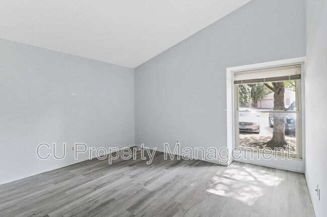 Building Photo - 2302A Melrose Dr