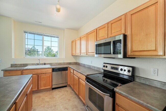 Building Photo - 2BR/2BA Condo with Garage! Available NOW!